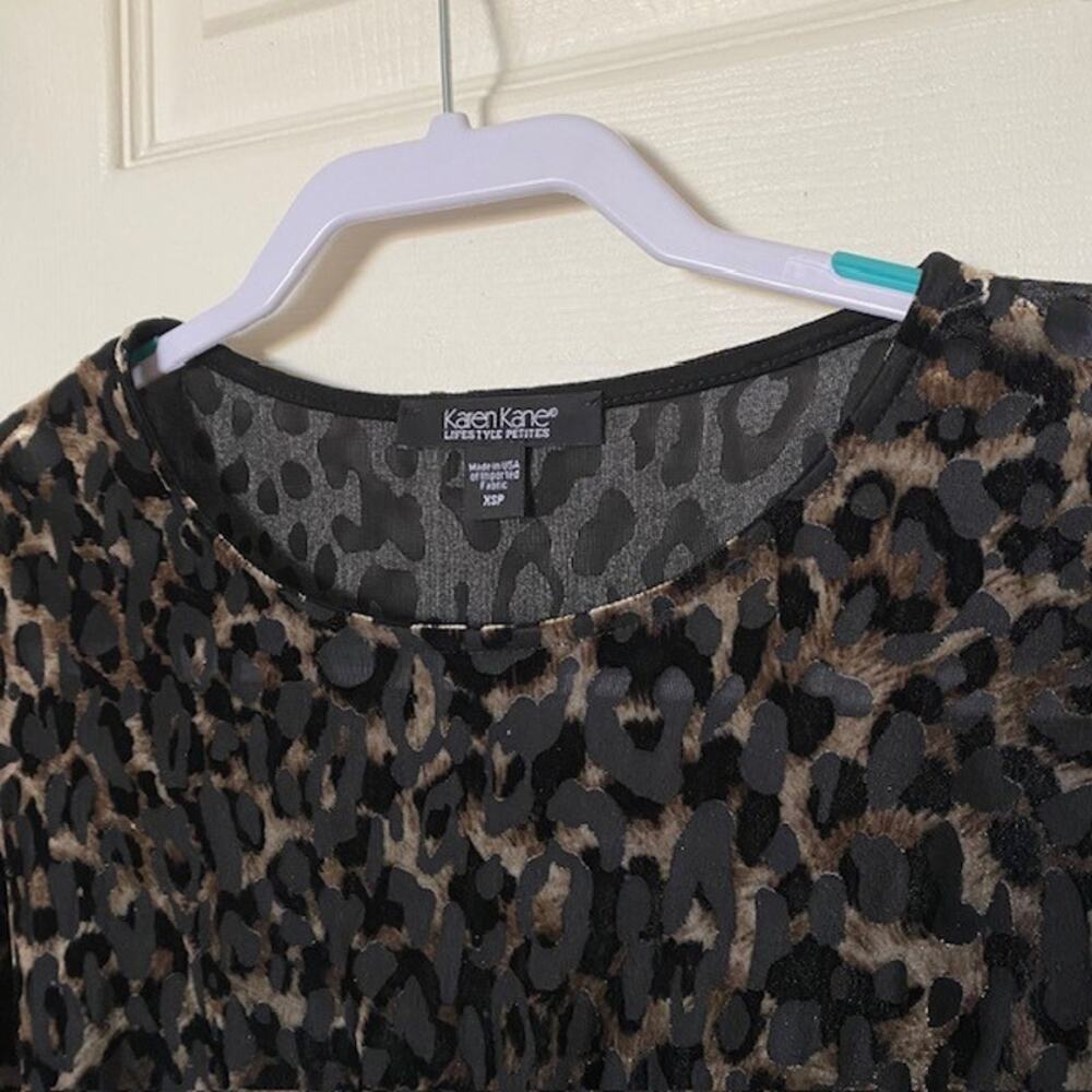 Karen Kane Lifestyle Petite Velvet Burnout Twist Front Top Animal Print Women XS - Picture 4 of 11